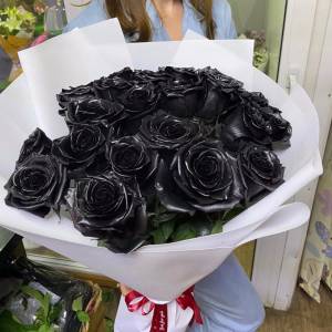 Букет 15 черных роз с лентой R819